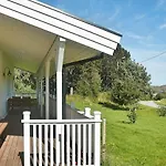 8 Person In * Oksvoll
