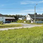 8 Person In * Oksvoll