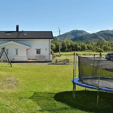 Holiday home Grendaveien Ii Oksvoll