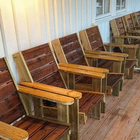 8 Person In Oksvoll