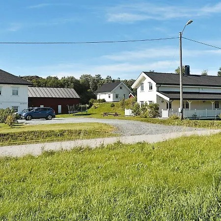 8 Person In * Oksvoll