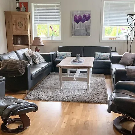 8 Person In Hébergement de vacances Oksvoll