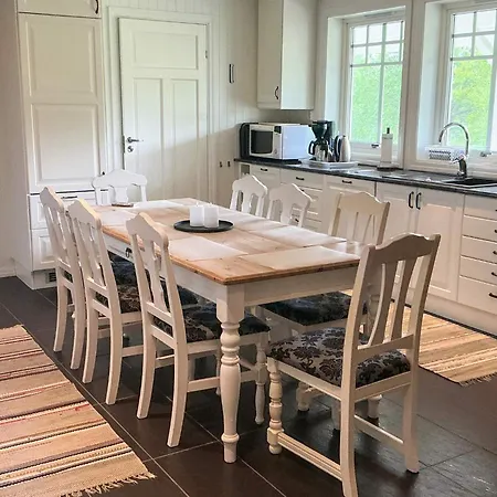 8 Person In Oksvoll