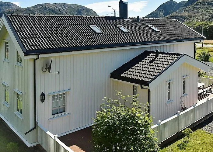 8 Person In * Oksvoll