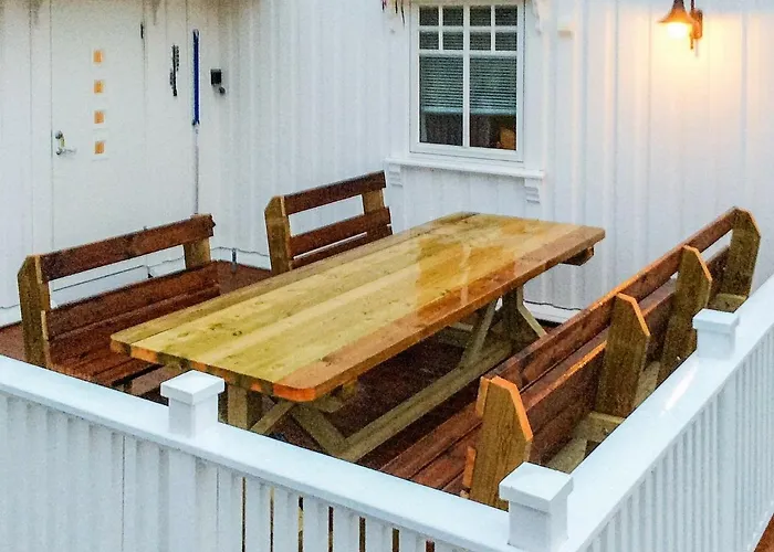 8 Person In Nyaraló