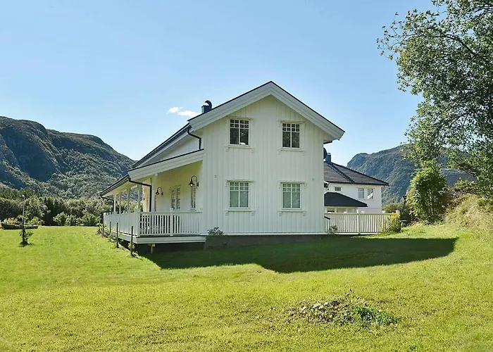 8 Person In Oksvoll