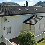 8 Person In * Oksvoll