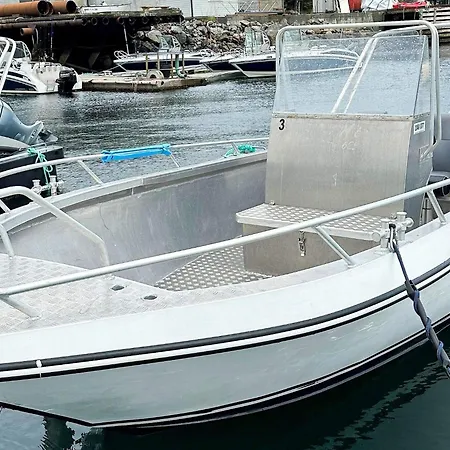 度假居 8 Person In